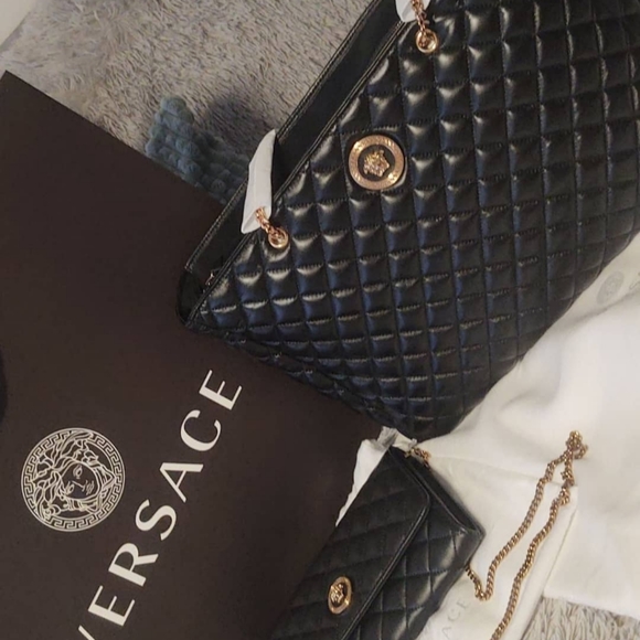 Meet your Posher, Tara - Picture 1 of 1